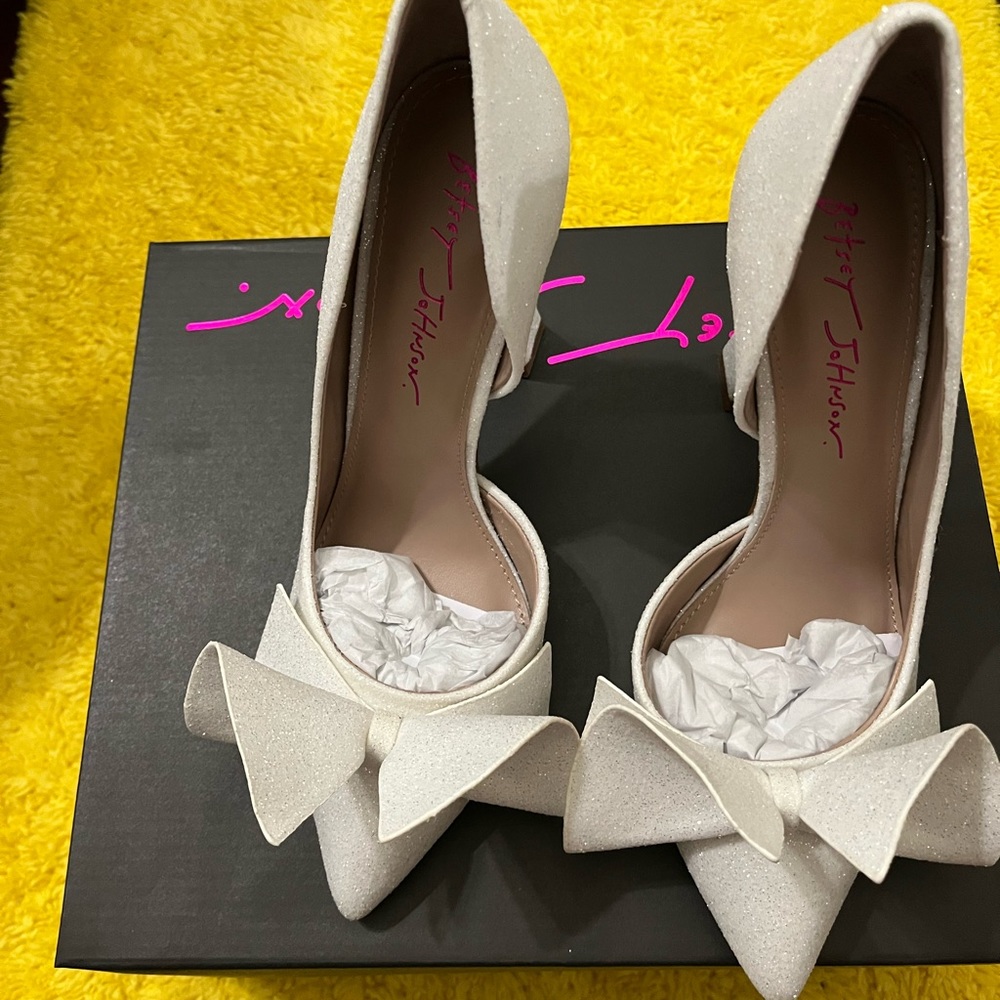 NWT Betsey Johnson Women's Nobble Shoes - Picture 3 of 6
